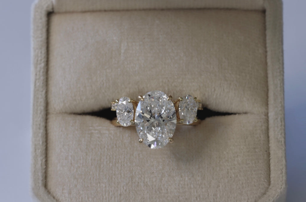 Élite Oval Diamond Pavé Set