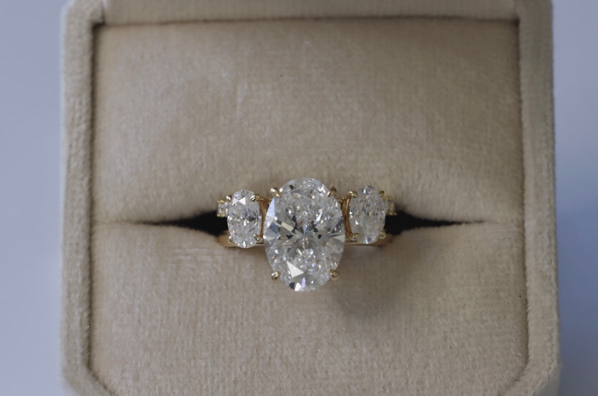 Élite Oval Diamond Pavé Set